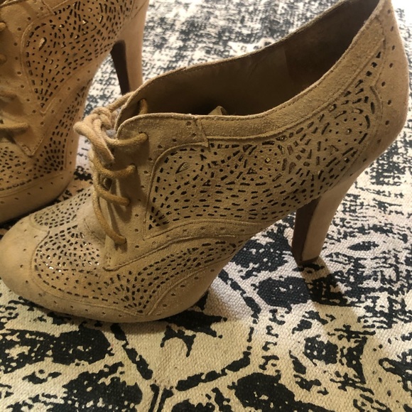 Shoes - Picture 2 of 3